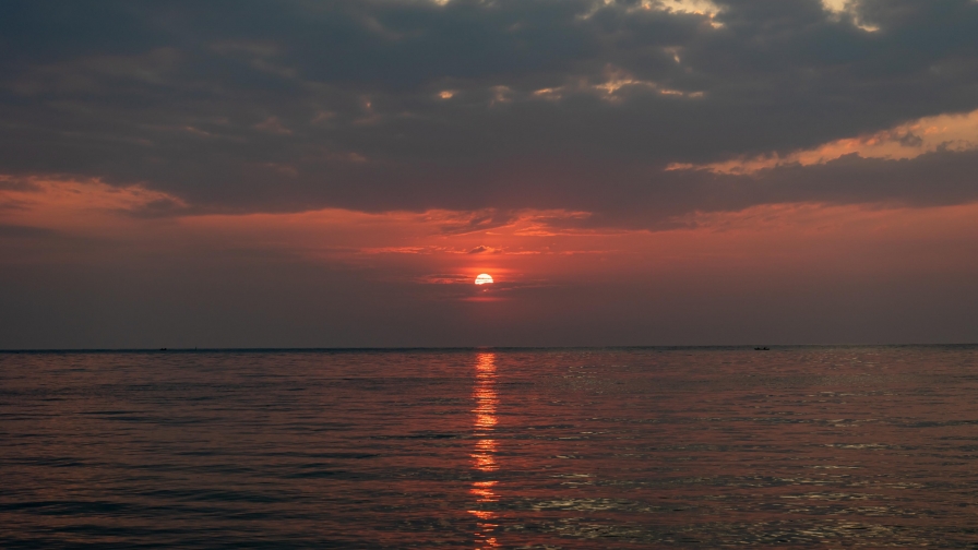 Beautiful Sunlight and Sunset with Glare on Sea