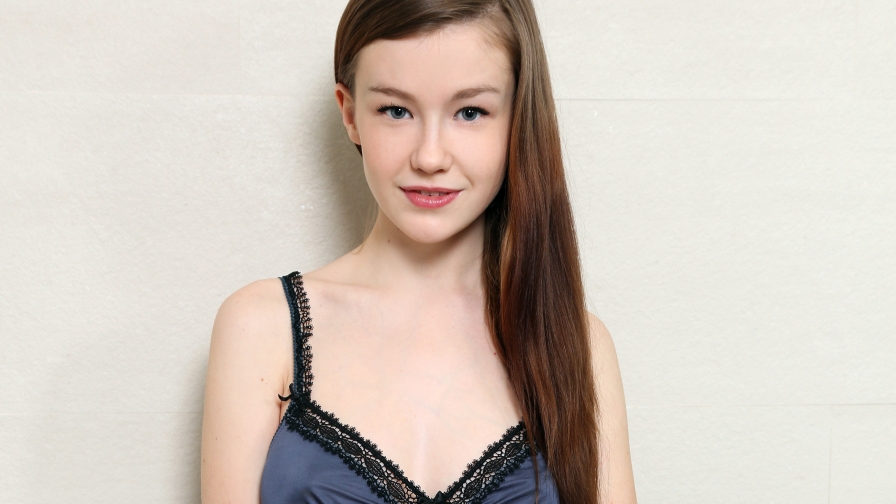 Emily Bloom Sexy Hot Young Lady