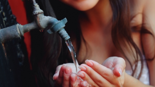 Li Moon Girl and Water Stream