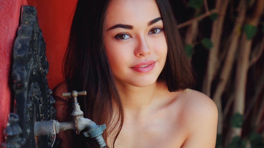 Li Moon Hot Beauty in Garden