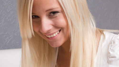 Nicol Sexy Hot Smiling Girl